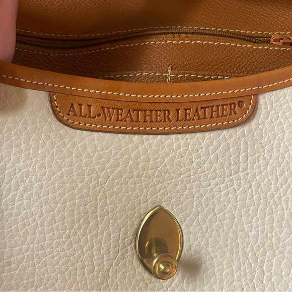 Vintage Dooney and Bourke shoulder/cross body bag in like new condition - Picture 7 of 8